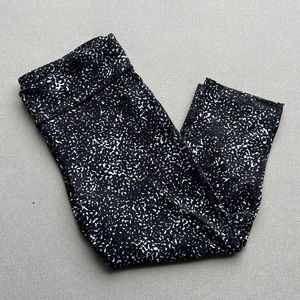 Women’s Black & White Speckled Patterned Fitted Crop Xersion Athletic Leggings